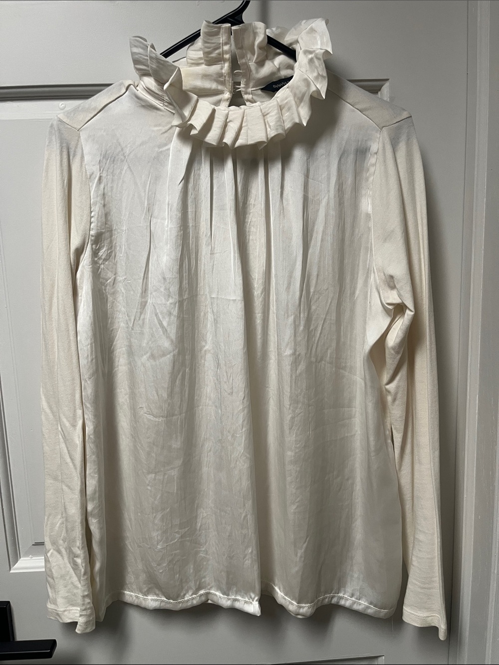 Banana Republic Cream Ruffle-Neck Long Sleeve Blouse